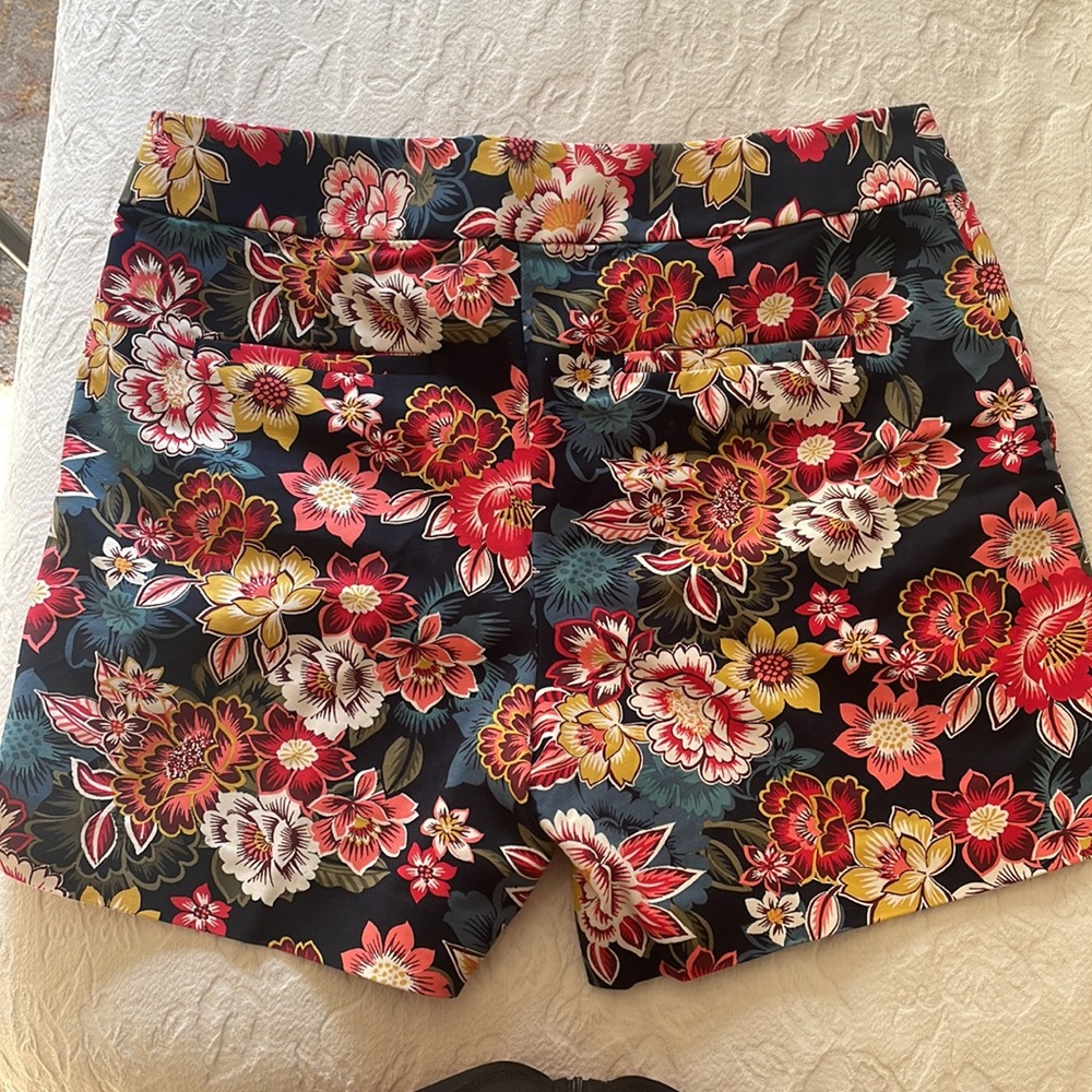 Loft Floral Shorts 6” Inseam - Picture 3 of 5
